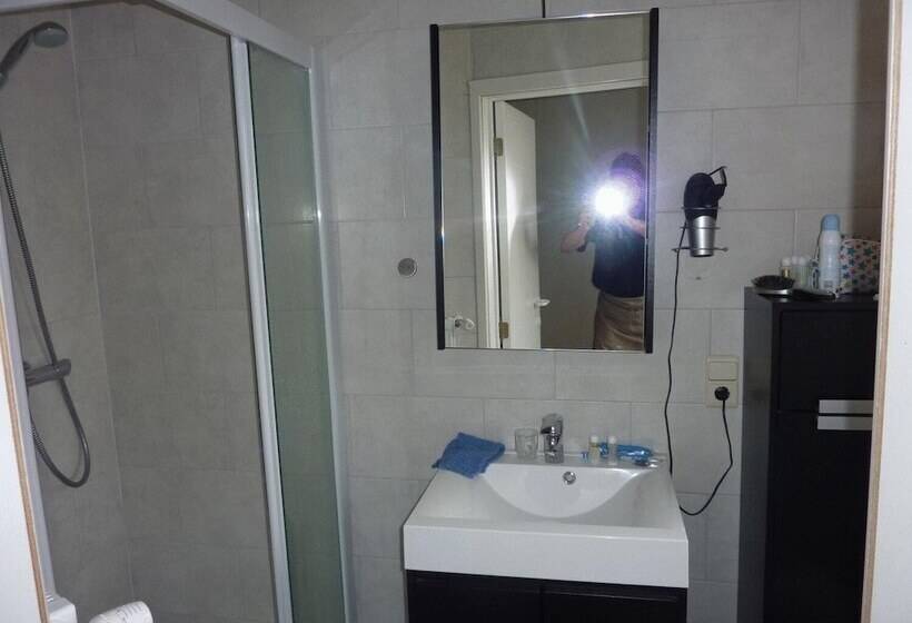 ベッドアンドブレックファースト The Pipers