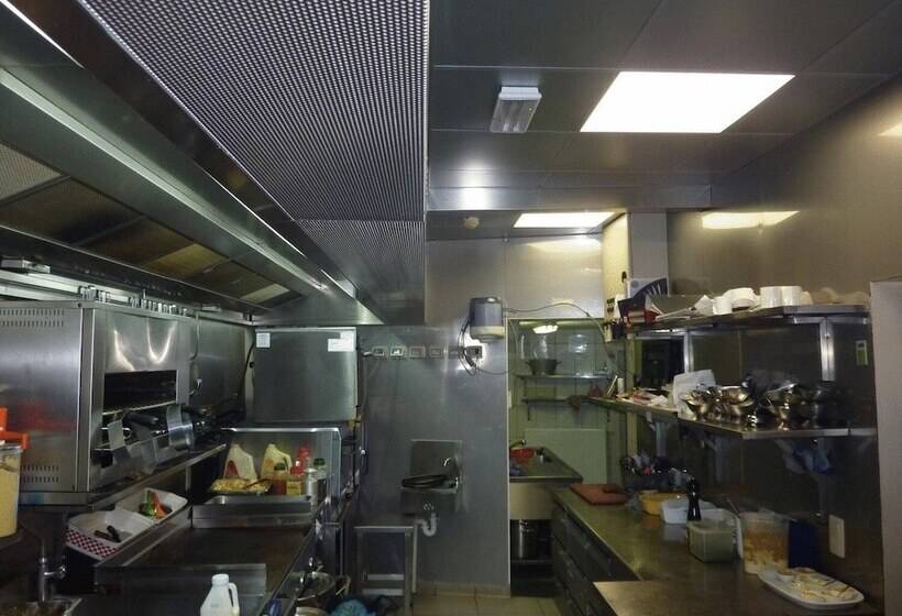 ベッドアンドブレックファースト The Pipers