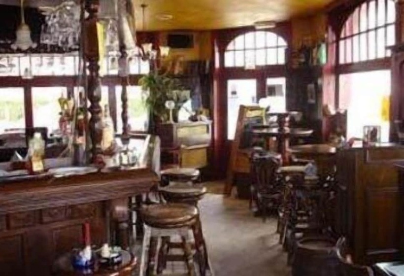 ベッドアンドブレックファースト The Pipers