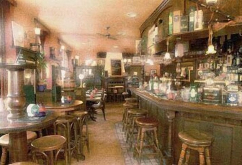 ベッドアンドブレックファースト The Pipers