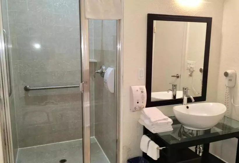 ホテル Americas Best Value Inn & Suites  Soma