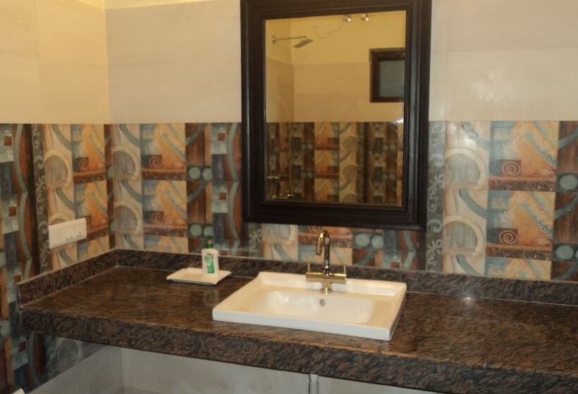 هتل Corbett Comfort Lodge