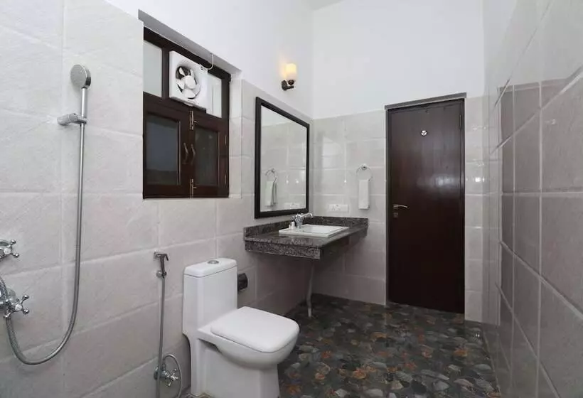 Отель Corbett Comfort Lodge