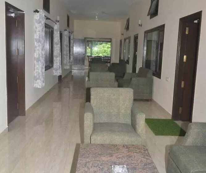 Отель Corbett Comfort Lodge