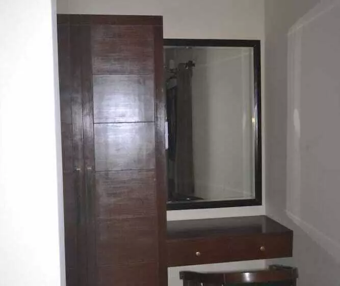 Отель Corbett Comfort Lodge