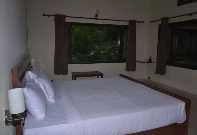 Отель Corbett Comfort Lodge