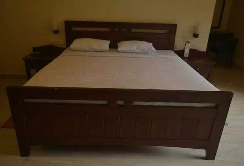 Отель Corbett Comfort Lodge