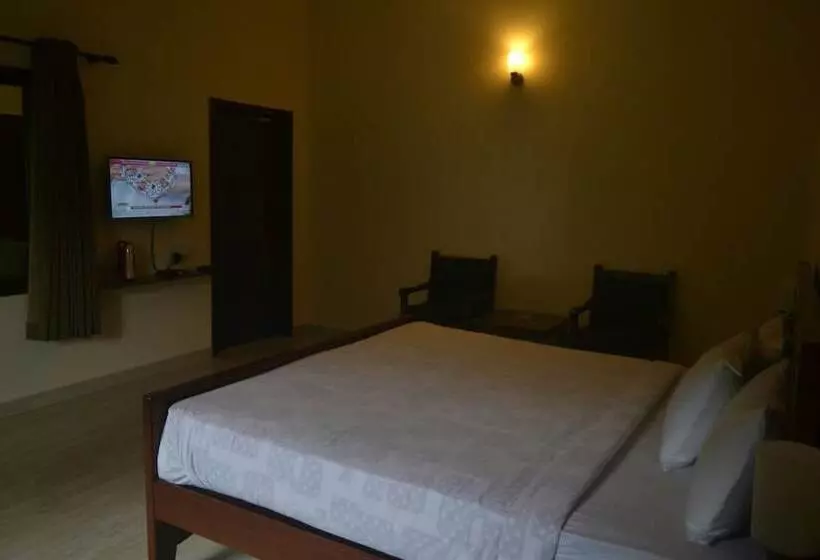 Отель Corbett Comfort Lodge