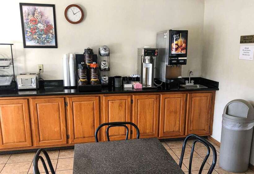 Отель Econo Lodge