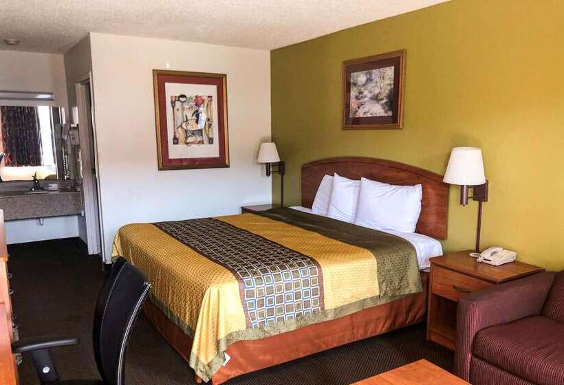 Отель Econo Lodge