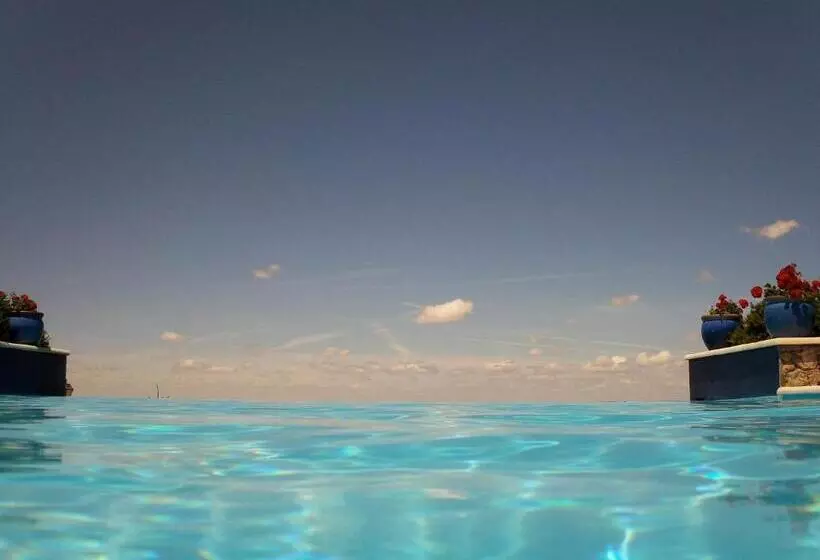 בית מלון כפרי El Rancho