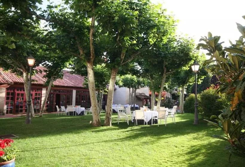 בית מלון כפרי El Rancho