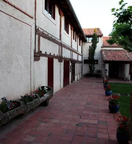 בית מלון כפרי El Rancho