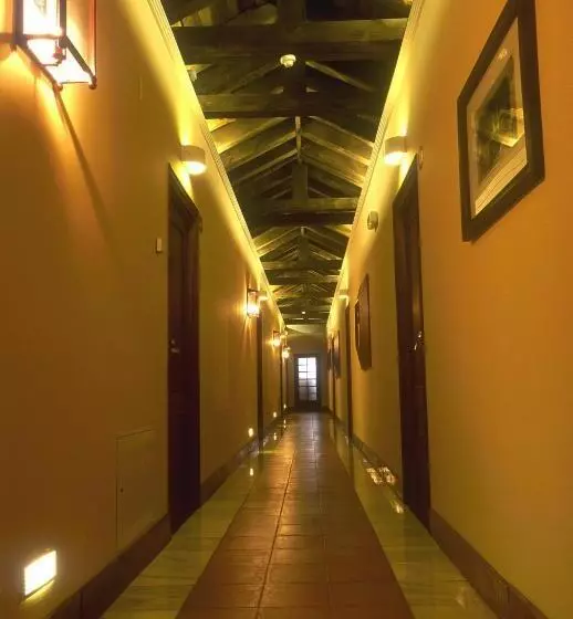 בית מלון כפרי El Rancho