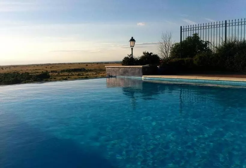 בית מלון כפרי El Rancho