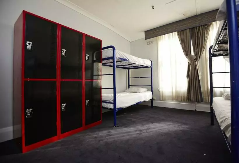 فندق Home Backpackers