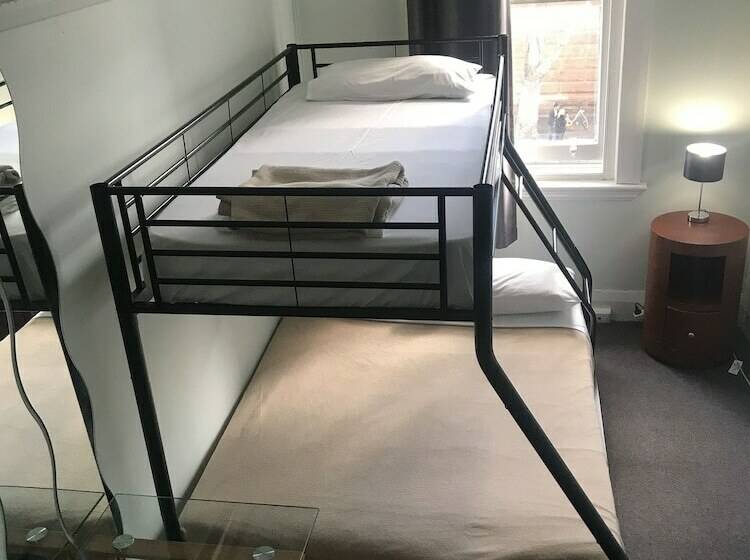 فندق Home Backpackers