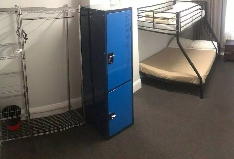 فندق Home Backpackers