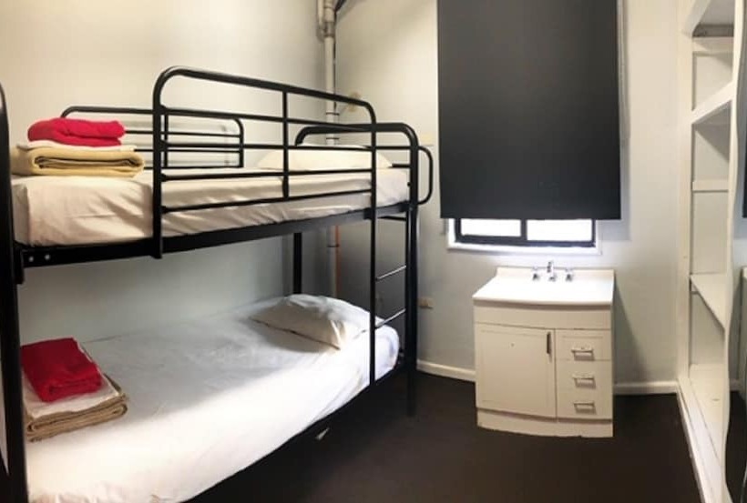 فندق Home Backpackers