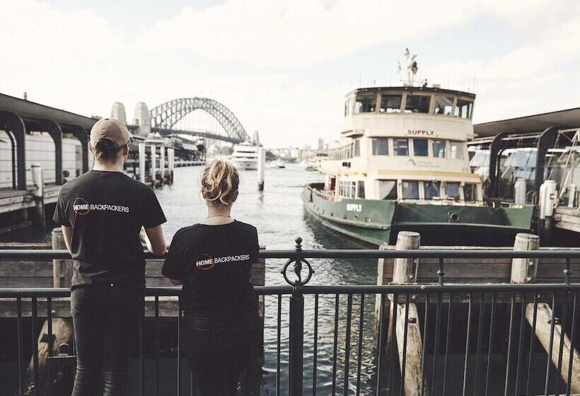 فندق Home Backpackers