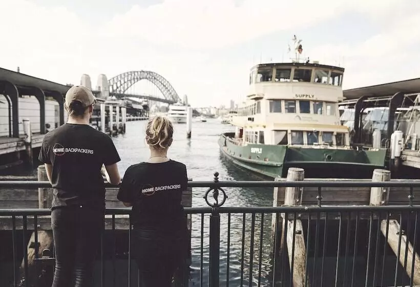 فندق Home Backpackers