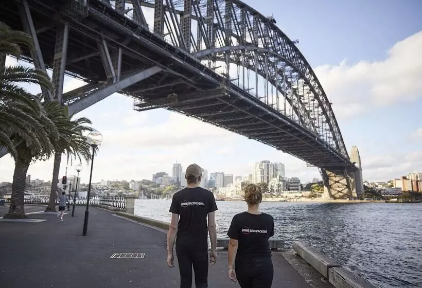 فندق Home Backpackers