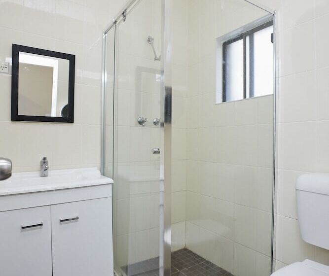 فندق Home Backpackers