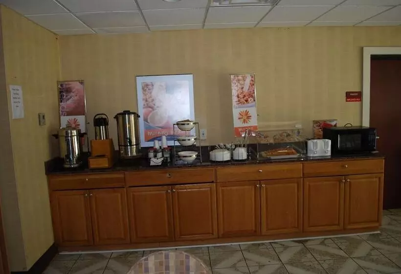 Отель Jameson Inn And Suites Riverdale