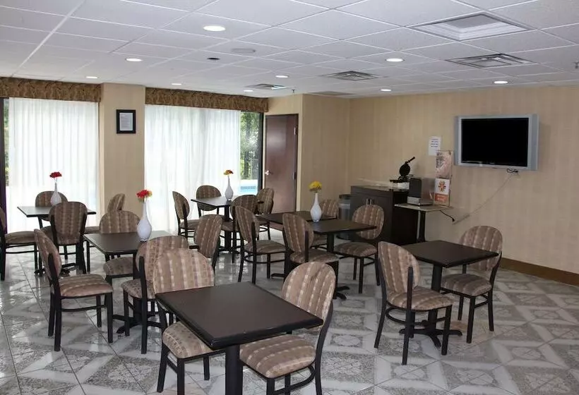 Отель Jameson Inn And Suites Riverdale