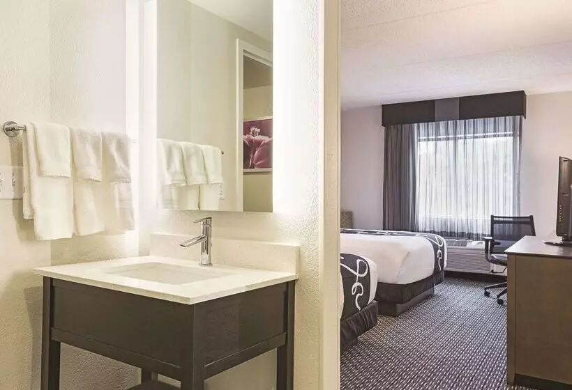 هتل La Quinta By Wyndham Baltimore Bwi Airport