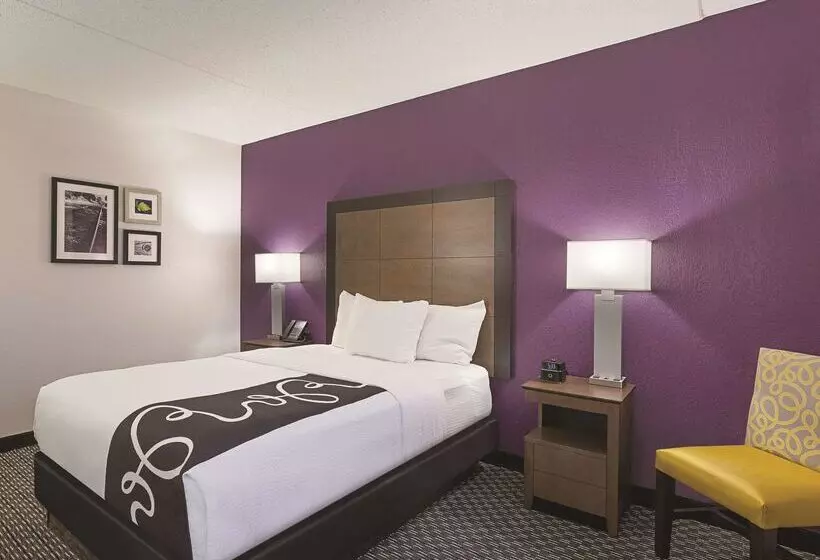 هتل La Quinta By Wyndham Baltimore Bwi Airport