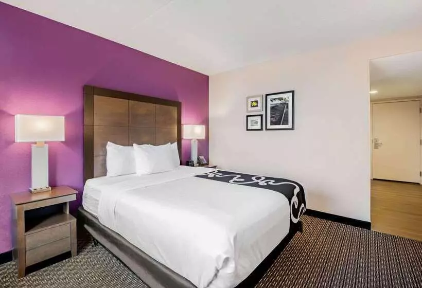 هتل La Quinta By Wyndham Baltimore Bwi Airport
