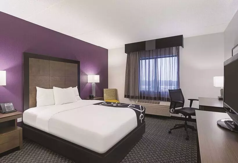 هتل La Quinta By Wyndham Baltimore Bwi Airport