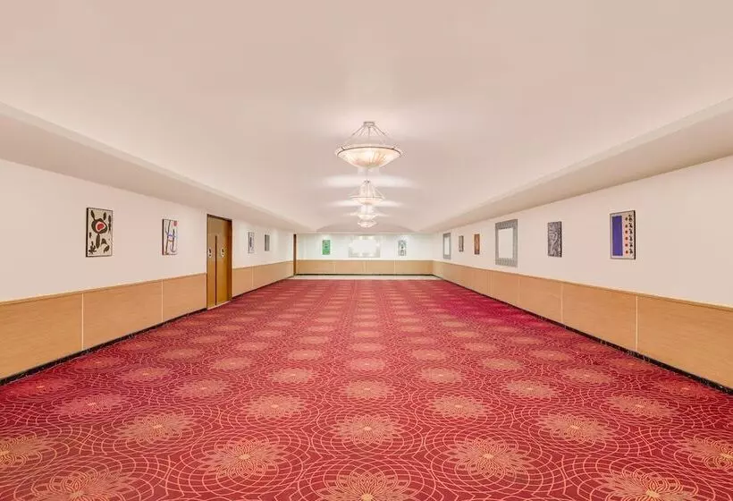 Lemon Tree Hotel, Indore