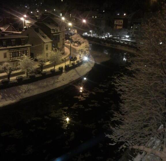 هتل Les Arcades La Roche En Ardenne