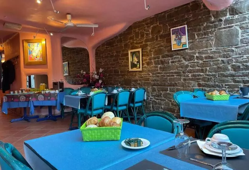 هتل Les Arcades   La Roche En Ardenne