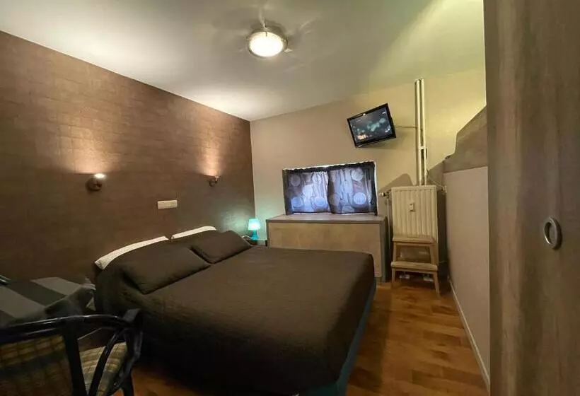 هتل Les Arcades   La Roche En Ardenne