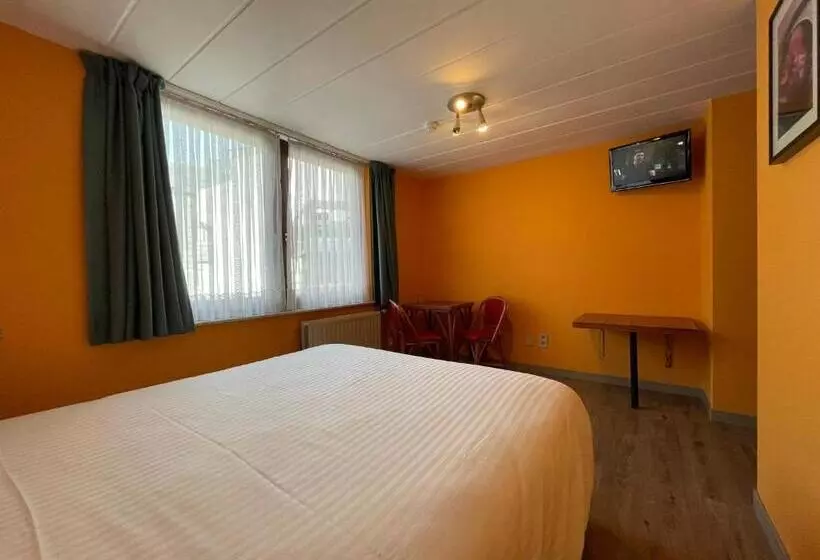 هتل Les Arcades   La Roche En Ardenne