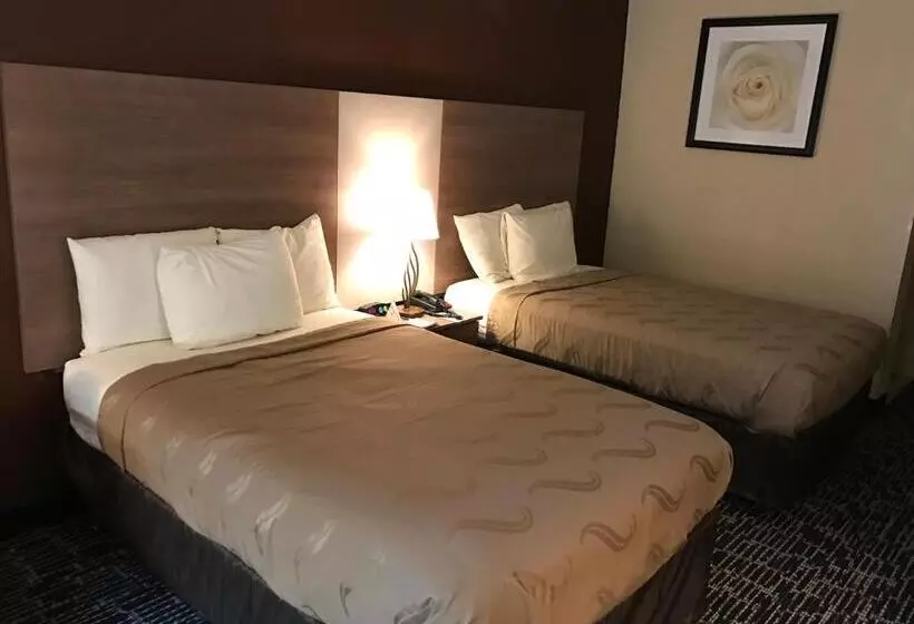 هتل Quality Inn Near Pimlico Racetrack