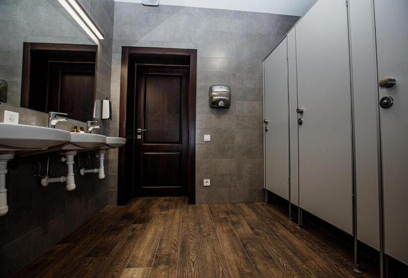 Retkeilymaja новый хостел Nesvit киев академгородок