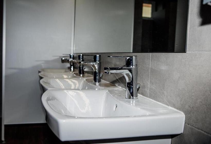 Retkeilymaja новый хостел Nesvit киев академгородок