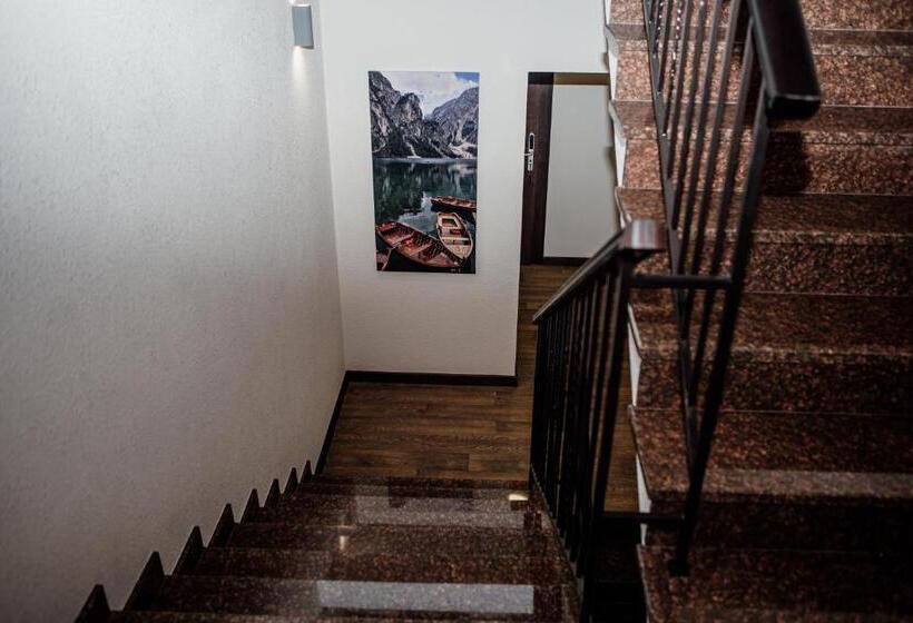 Retkeilymaja новый хостел Nesvit киев академгородок