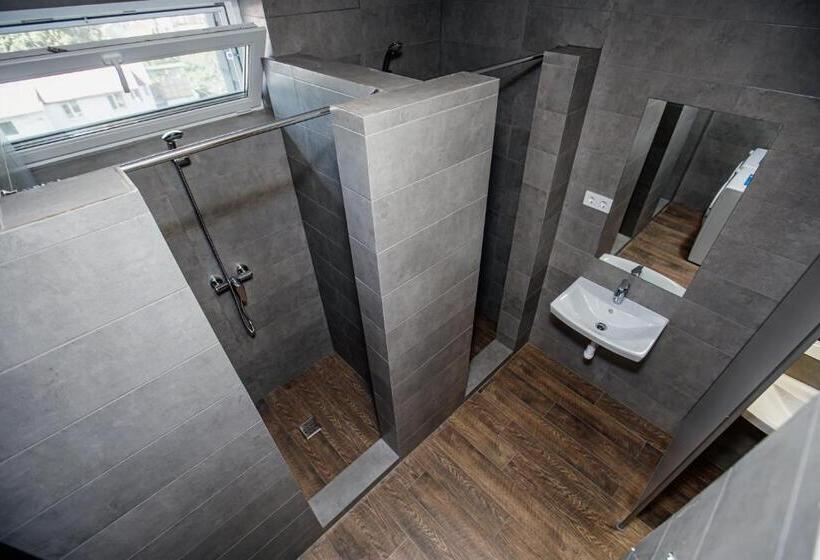 Retkeilymaja новый хостел Nesvit киев академгородок