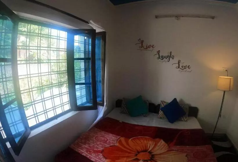 Hobbit House Hostel
