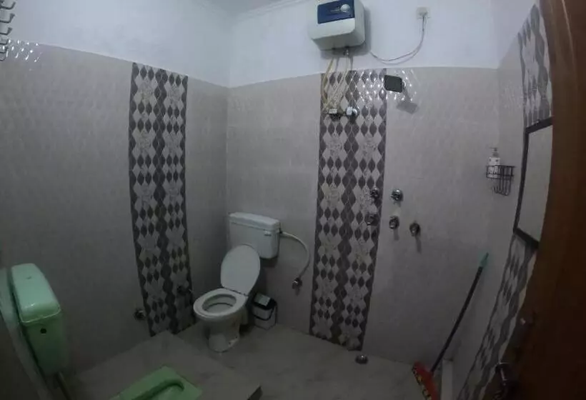 Hobbit House Hostel