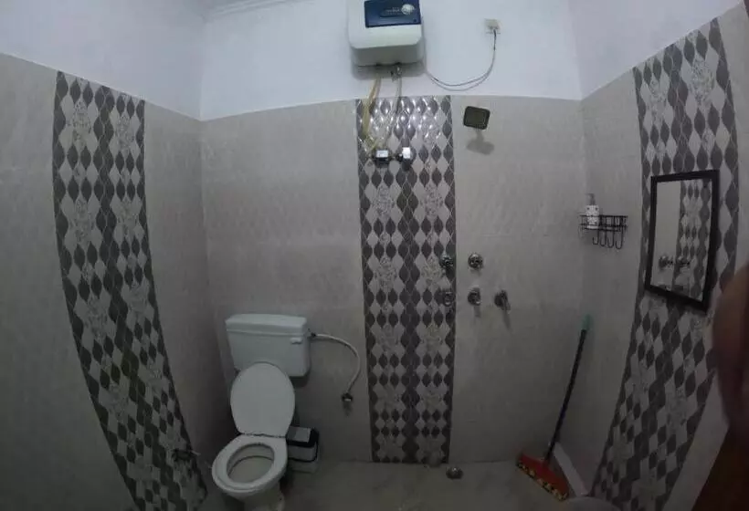 Hobbit House Hostel