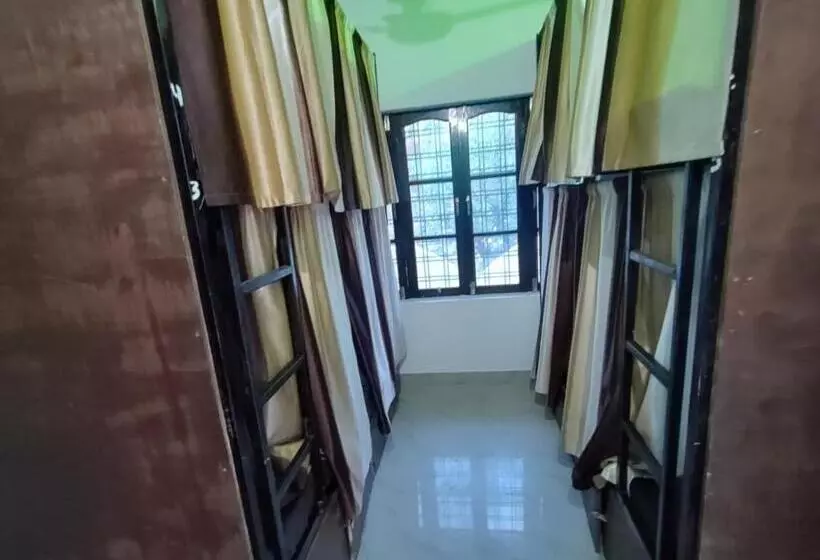 Hobbit House Hostel