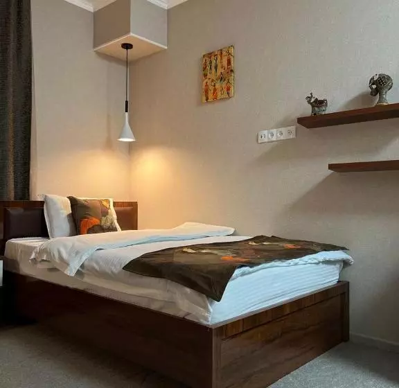هتل Cube House Osh