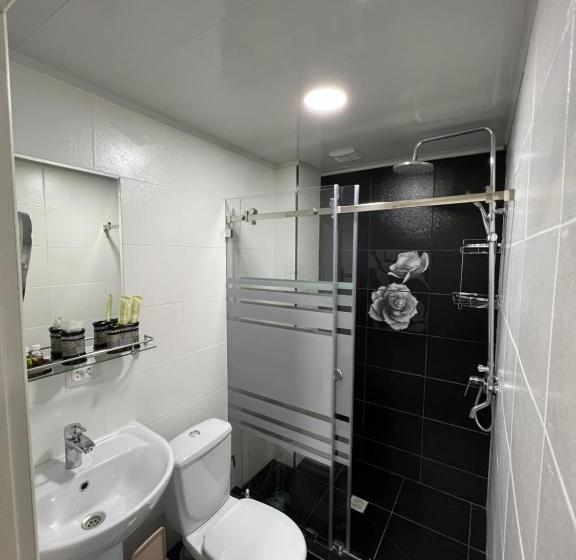 هتل Cube House Osh