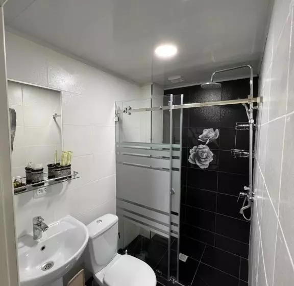 هتل Cube House Osh